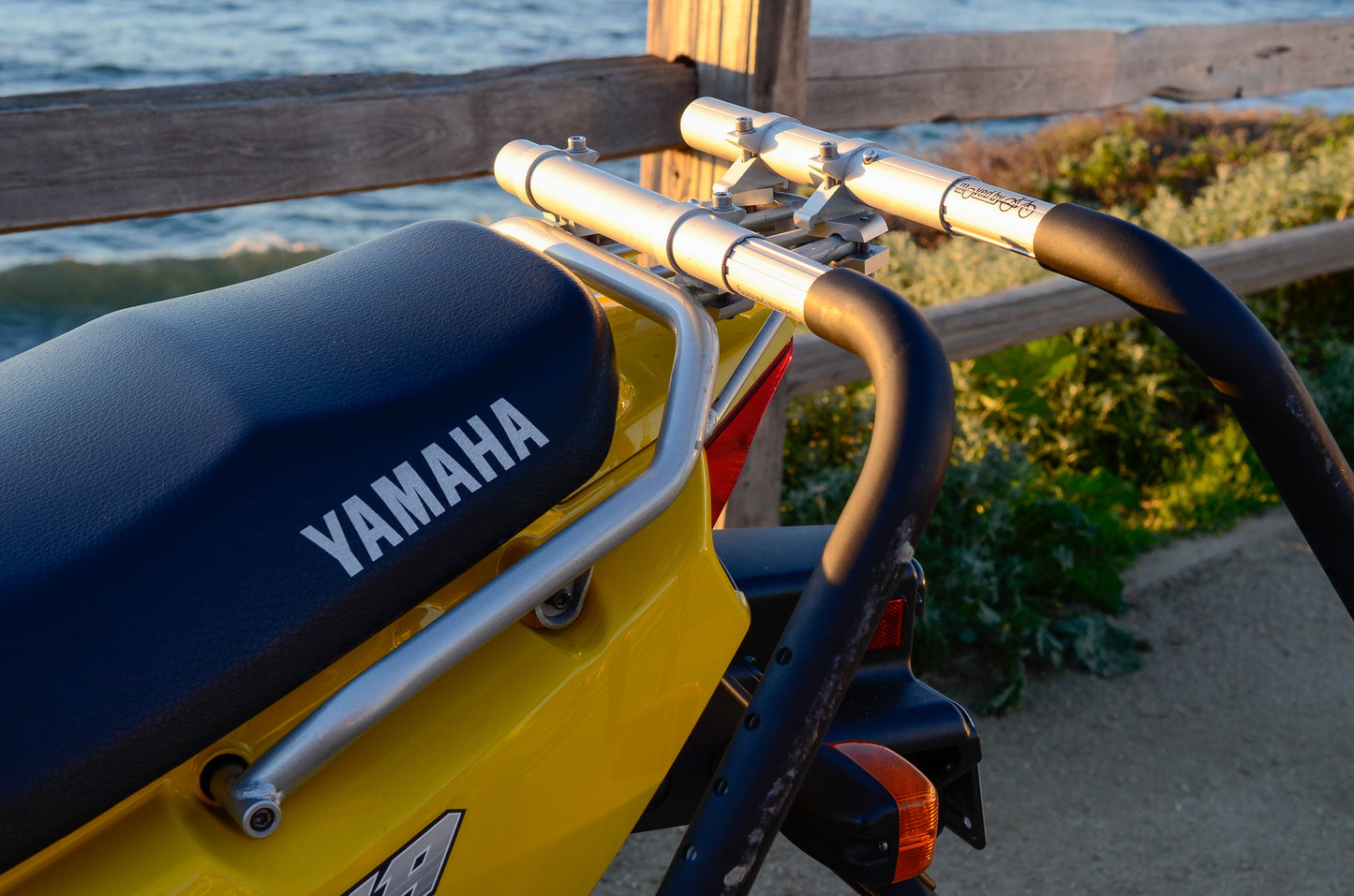 Moped scooter Surfboard and longboard Rack side mount