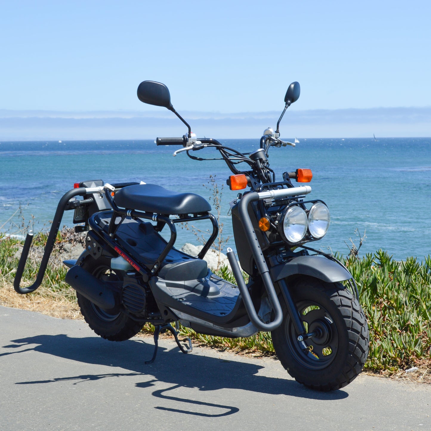 Moped scooter Surfboard and longboard Rack side mount