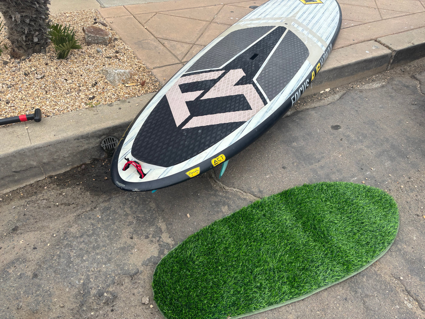 Turfboard - Surfboard shaped  grass Changing Mat
